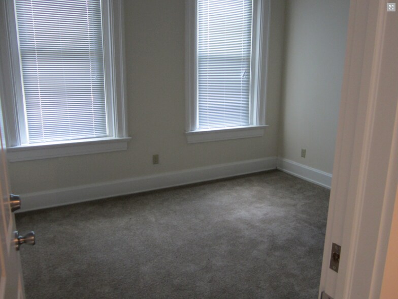 Building Photo - 2614 Eden Ave