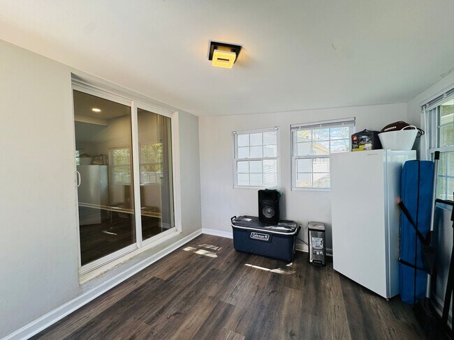 Building Photo - BEAUTIFULLY UPDATED HOME - WOODBRIDGE