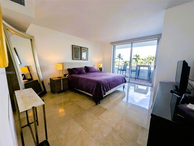 Building Photo - 5161 Collins Ave