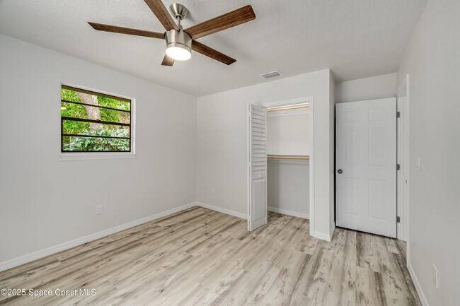 Building Photo - 1919 Poinsetta Blvd