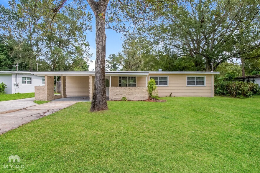 Primary Photo - 1033 Busac Ave