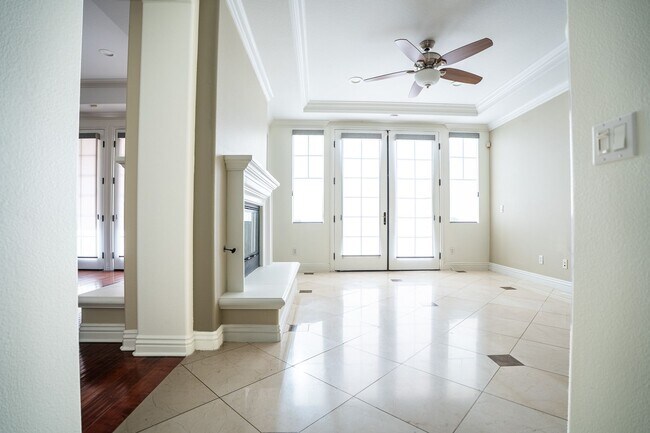 Building Photo - Exceptional estate Located In the highly desirable College Park Community.