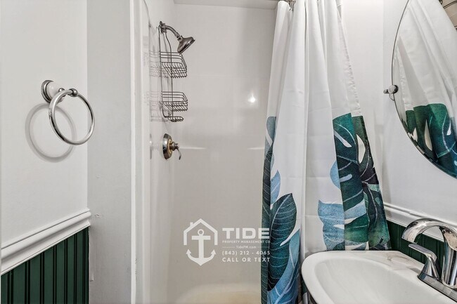 Building Photo - Walkable Downtown Living