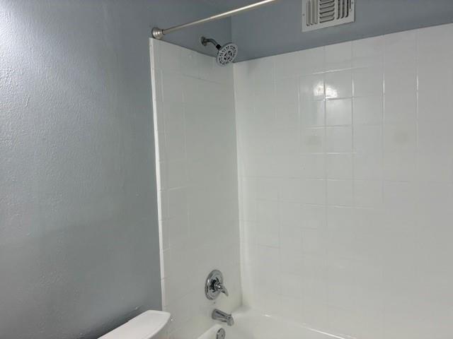 Building Photo - 425 S Oak St