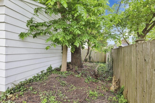 Building Photo - 2615 Northwest Blvd