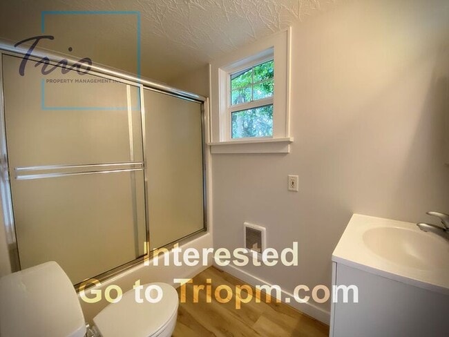 Building Photo - 1673 Riverview St