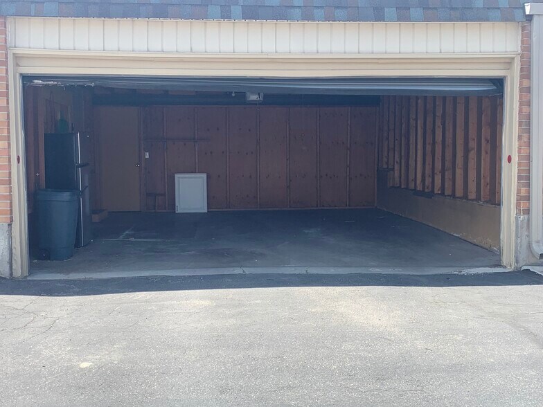 Building Photo - 13041 W Ohio Ave