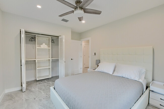 Building Photo - 414 Lindell Blvd