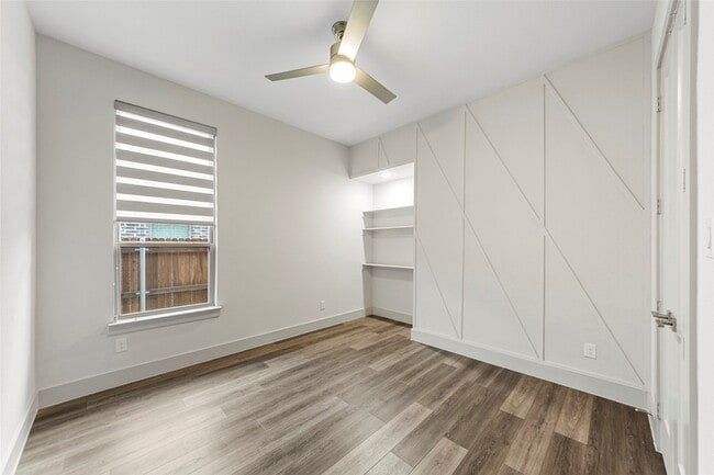 Building Photo - 2089 Abela Dr
