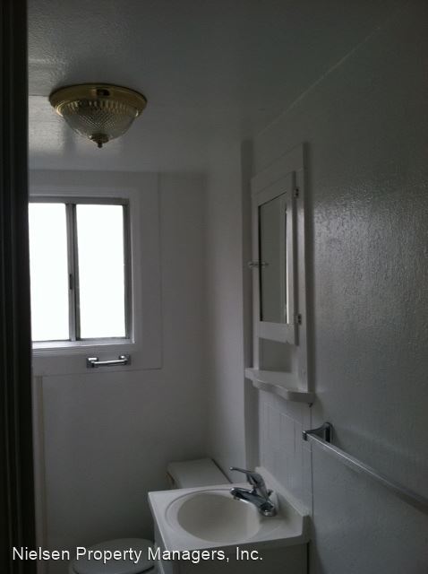 Building Photo - 1416 Q St