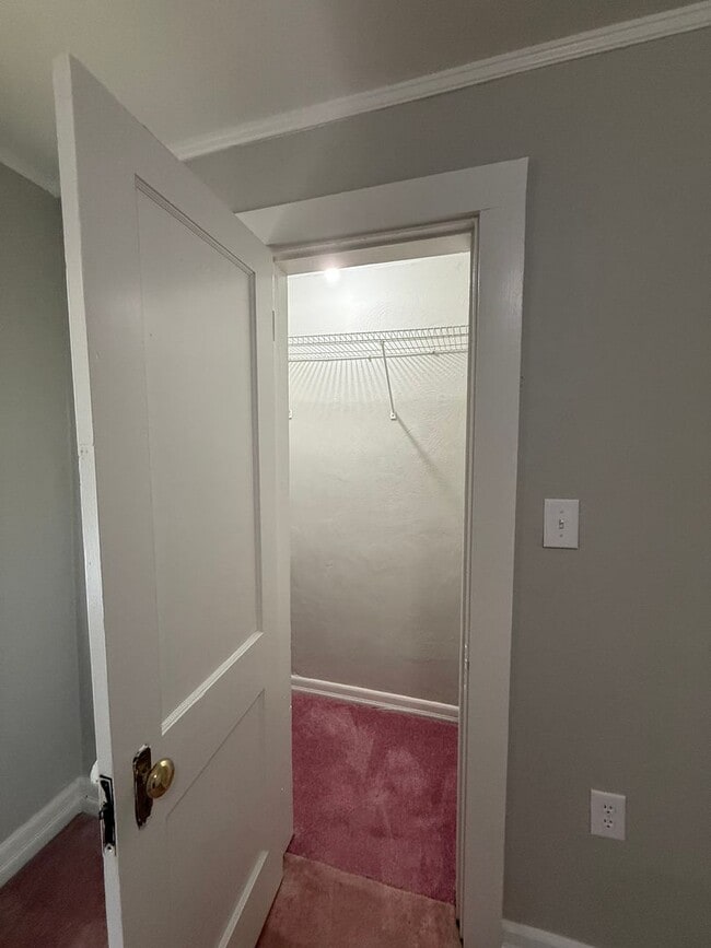 Building Photo - FIRST FULL MONTH RENT FREE