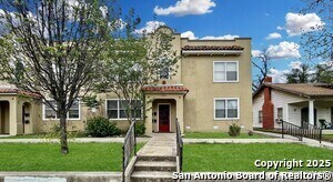 Primary Photo - 1535 W Woodlawn Ave