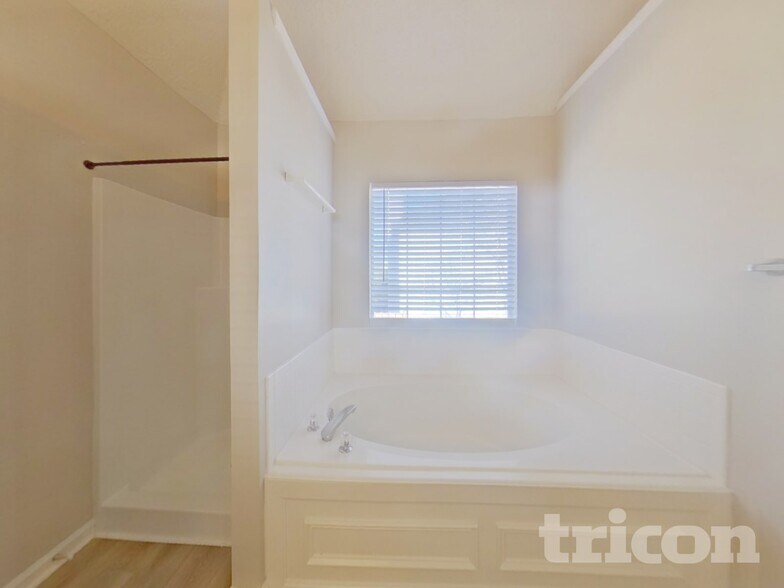 Building Photo - 12513 Lakeside Pkwy