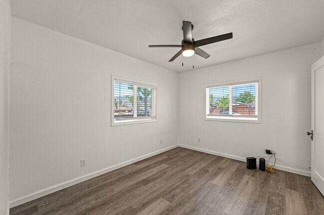 Building Photo - Enjoy Lake Views from This Cozy 1 Bed, 1 Bath Home