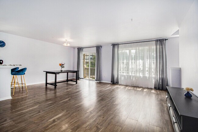 Building Photo - 3051 Barclay Way