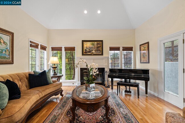 Building Photo - 3040 Stonegate Dr