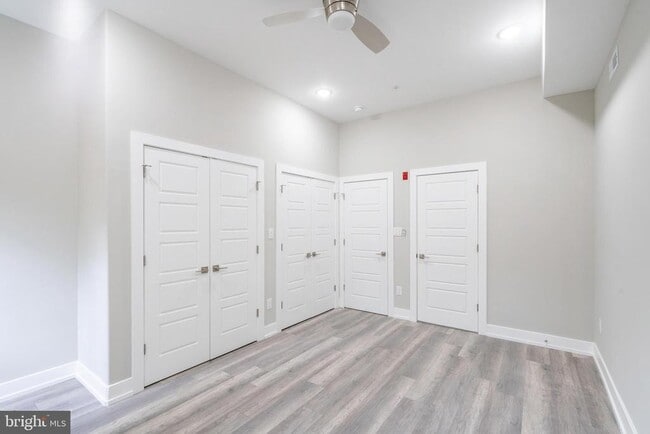 Building Photo - 103 E Duval St