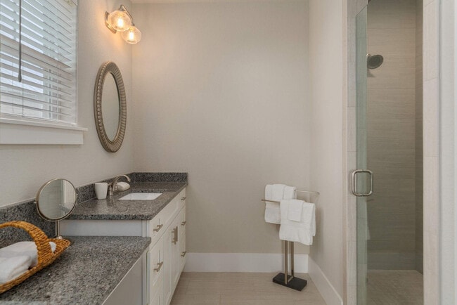 Building Photo - 374 Gulfview Cir