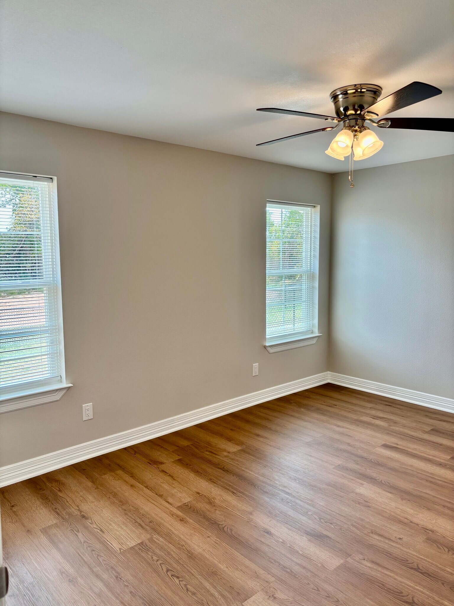 bedroom 3 - 402 Lake Lamond Rd
