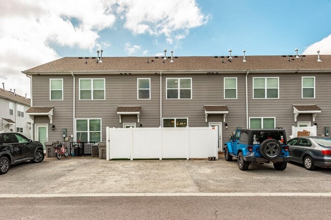 Building Photo - 342 Manor Row