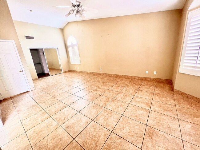 Building Photo - 3 Bedroom Single Story Home