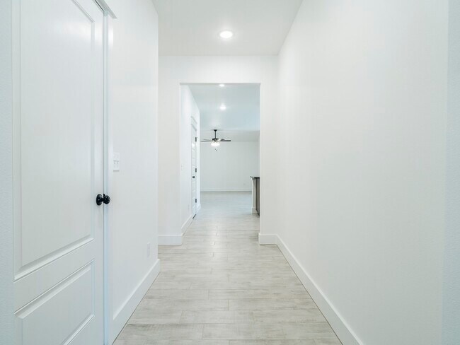 Building Photo - 1440 Emmerson St