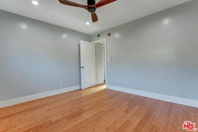 Building Photo - 5726 Woodman Ave