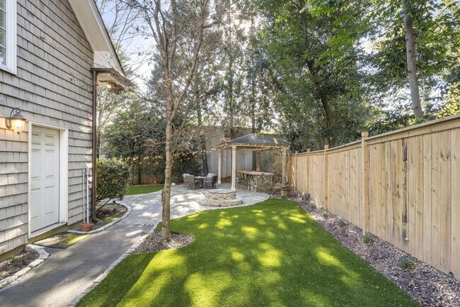 Building Photo - 97 Huntington Rd NE