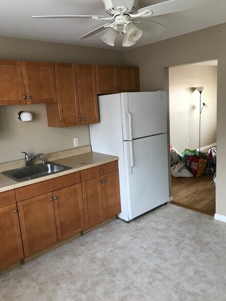 Kitchen - 88 Belair Dr