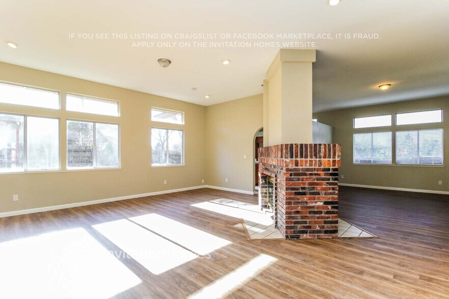 Building Photo - 702 Canyon Creek Way