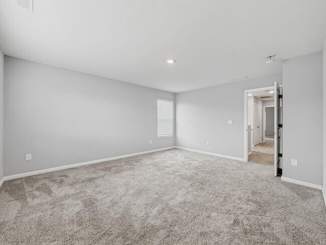 Building Photo - 2557 Plano Dr