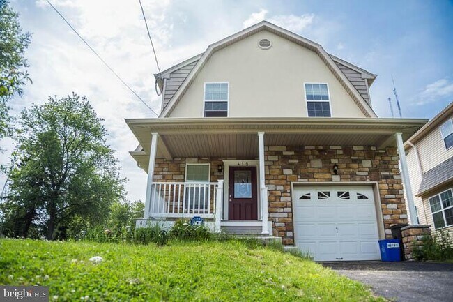 Building Photo - 415 Dearnley St