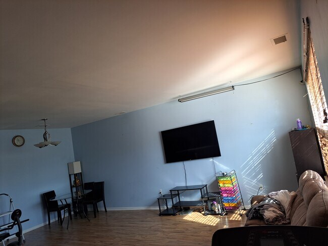 Building Photo - 4038 Norwich Dr