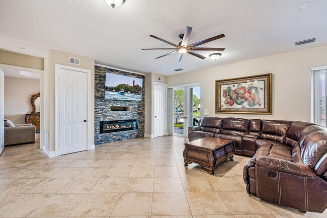 Building Photo - 703 Ramie Ct