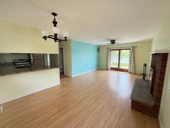 Building Photo - Lakefront Home on Lake Columbia – Private Dock & Spacious Backyard