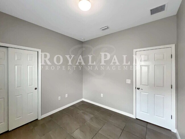 Building Photo - 1320 Trafalgar Pkwy