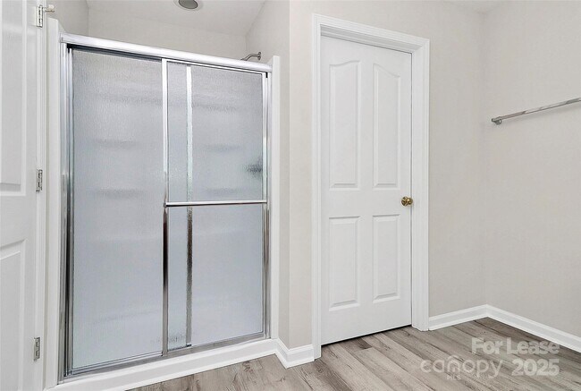 Building Photo - 2108 Oakcliffe Ct