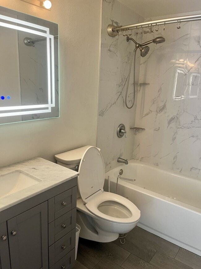 Building Photo - Beautiful Newly Remodeled 3 Bedroom 2 Bath...