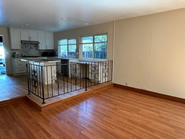 Building Photo - Beautiful Single Level Home in Ponderosa P...