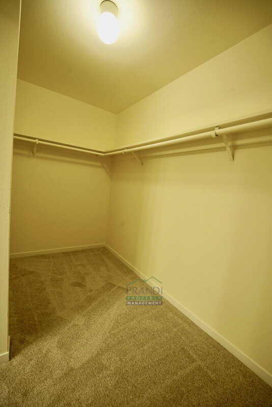 Building Photo - 16 Greenwood Bay Dr