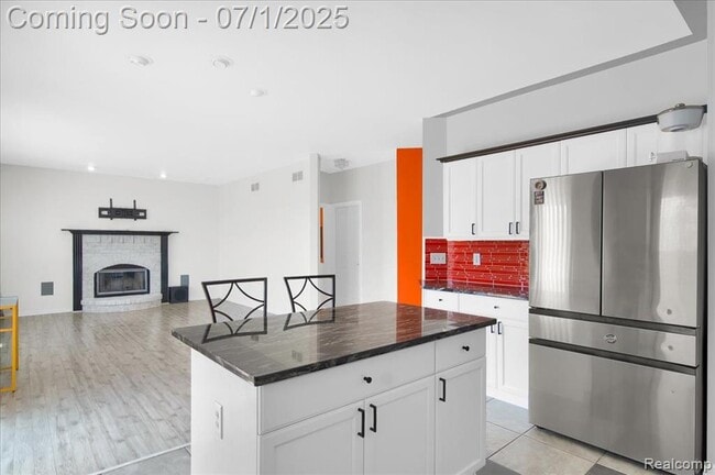 Building Photo - 2565 River Woods Dr N