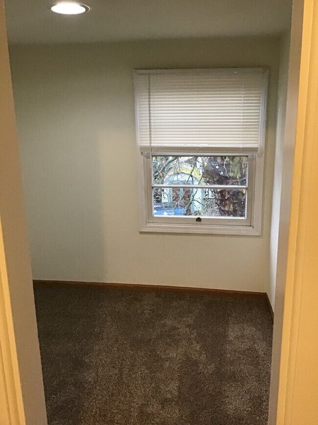 Building Photo - NW 5th