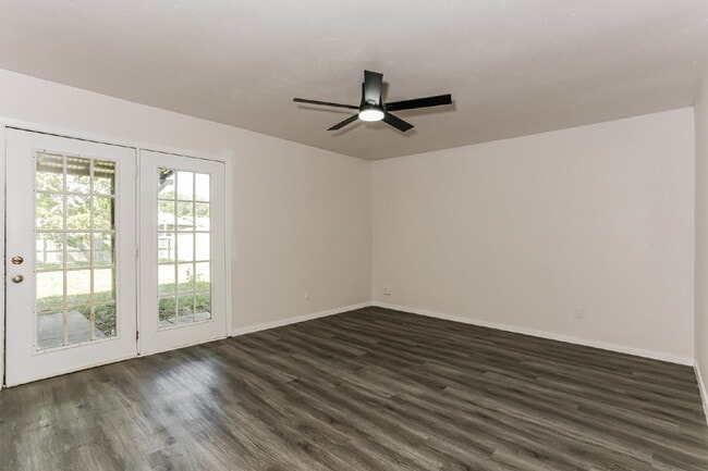 Building Photo - 507 Button Dr