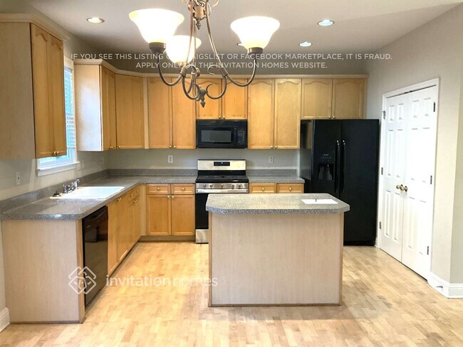 Building Photo - 913 Daylight Cir