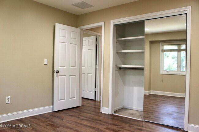 Building Photo - 153 Impatiens Ct