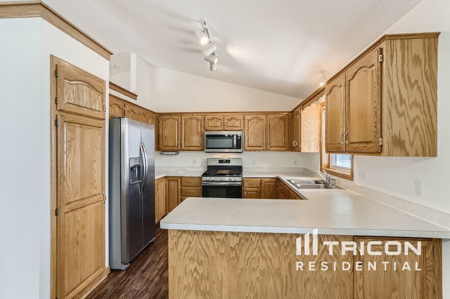 Building Photo - 3649 Kahler Dr NE