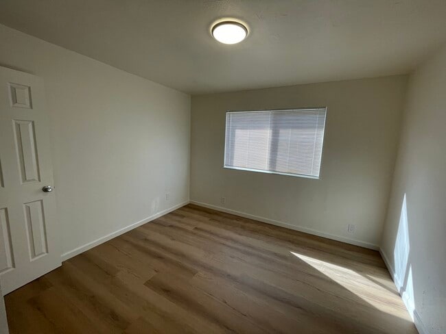 Building Photo - 413 Laurel Ave