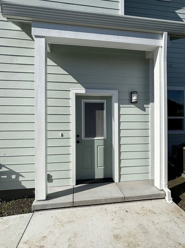 Building Photo - 1319 Miller Dr