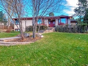 Building Photo - 790 Popes Valley Dr