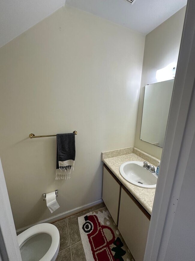 Building Photo - 215 Pheasant Run Dr